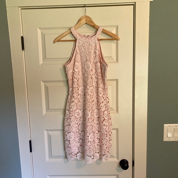 Lulus lace halter dress Pink Blush Size Medium BARBIE VIBE - Picture 3 of 4